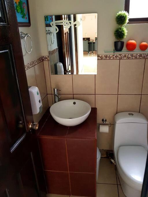 Elegant Villa In La Fortuna With Spacious Backyard Plus Very Private Pool & Parking Exterior foto