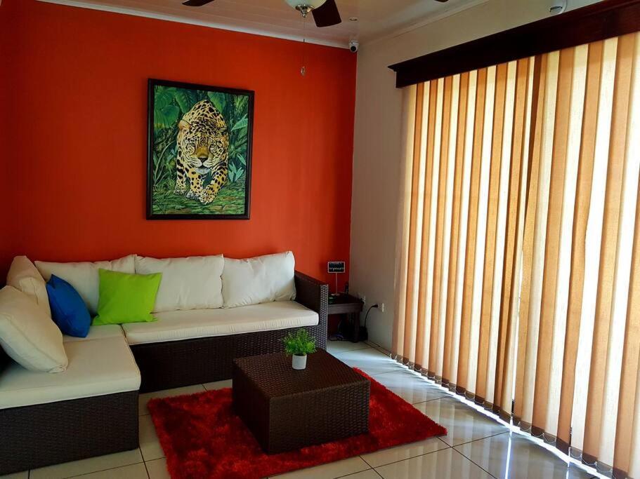Elegant Villa In La Fortuna With Spacious Backyard Plus Very Private Pool & Parking Exterior foto