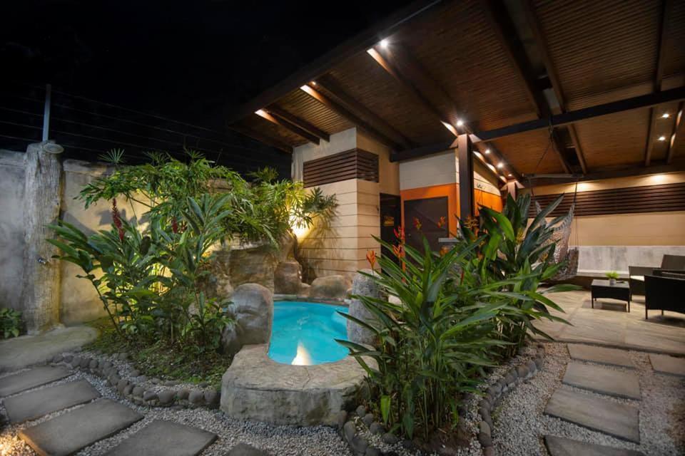 Elegant Villa In La Fortuna With Spacious Backyard Plus Very Private Pool & Parking Exterior foto