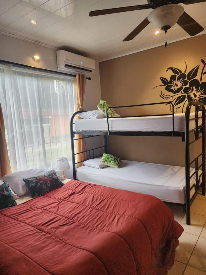 Elegant Villa In La Fortuna With Spacious Backyard Plus Very Private Pool & Parking Exterior foto